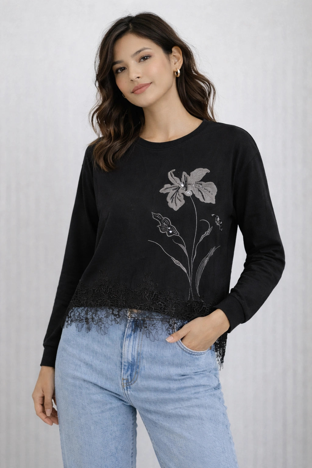 Women’s Floral Lace Hem Sweatshirt