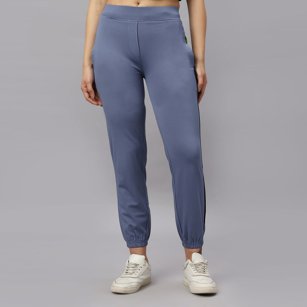 Women's 4 Way Stretchable Jogger With Reflective Chain and Prints.