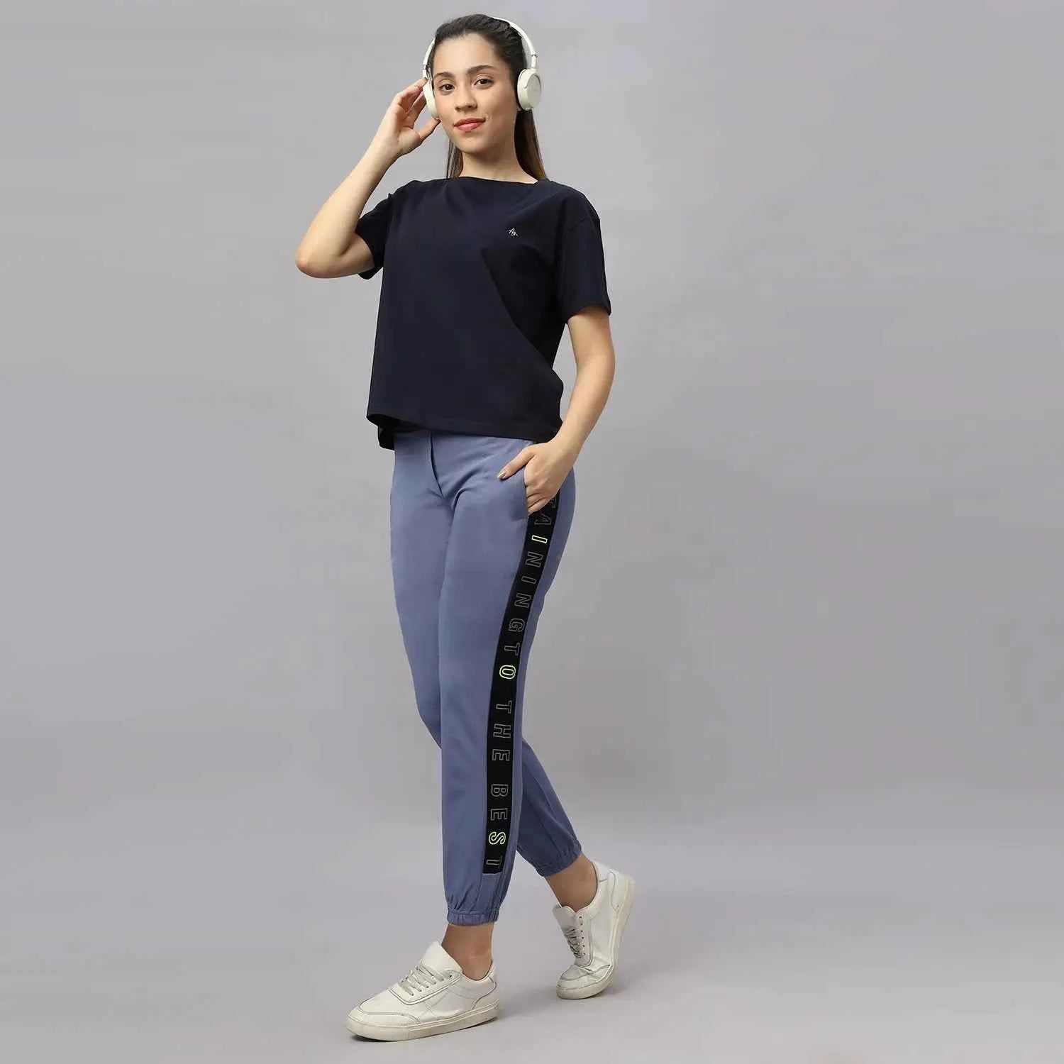 Women's 4 Way Stretchable Jogger With Reflective Chain and Prints